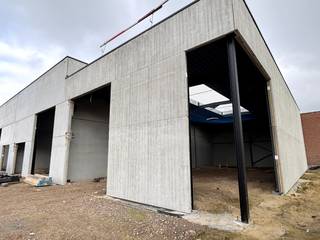 Ontdek Uw Ideale Bedrijfslocatie! Een nieuwe bedrijvenzone, strategisch gelegen in de Emiel Clausstraat 37a in Sint-Eloois-Vijve. Deze zone biedt...