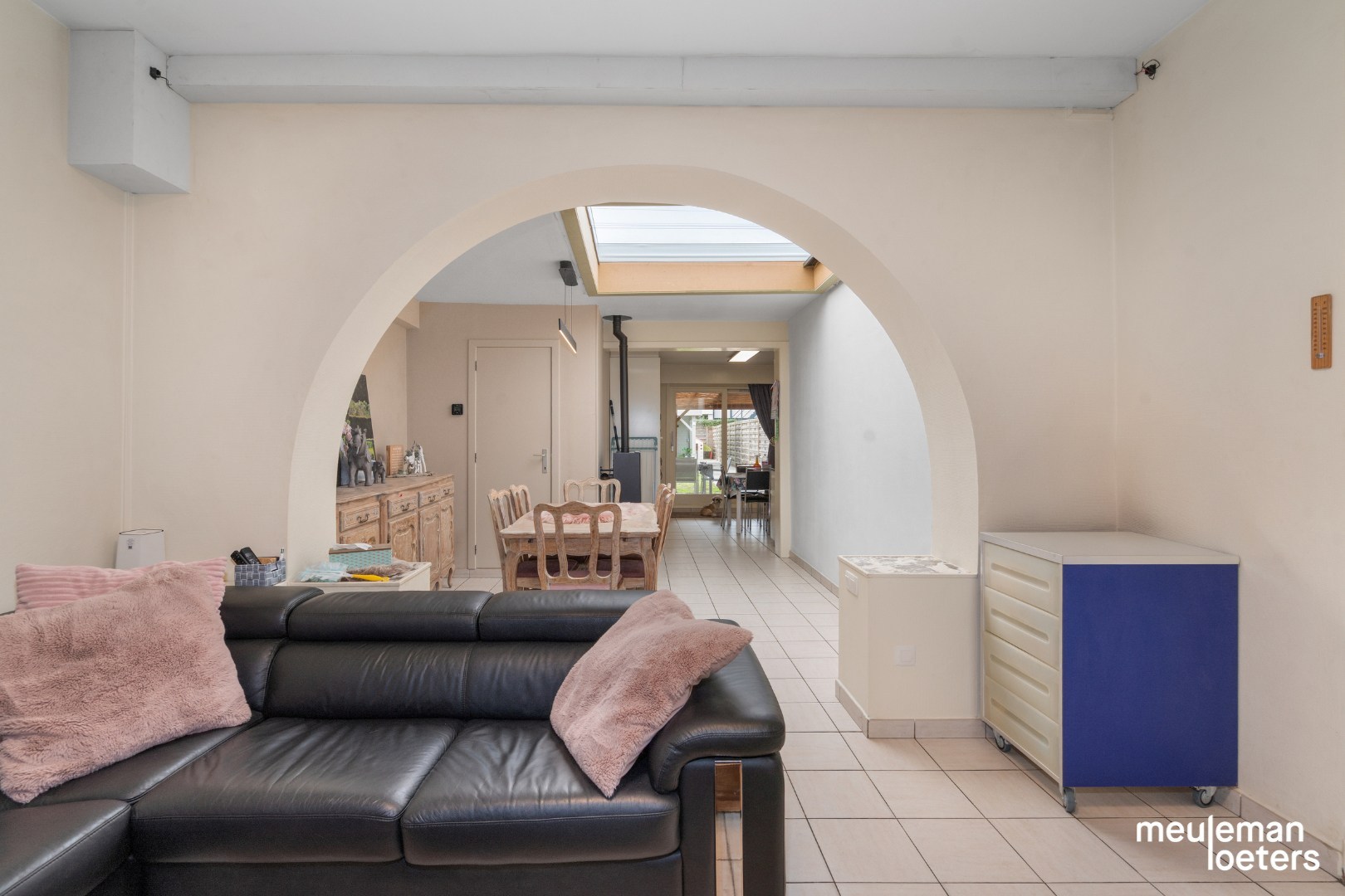 Gezinswoning met drie slaapkamers en inpandige garage - foto 4