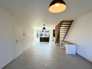 EVERGEM - Ben je op zoek naar een gesloten nieuwbouwwoning met tuin op rustige ligging te Evergem?Dan is deze woning misschien iets voor u. De...