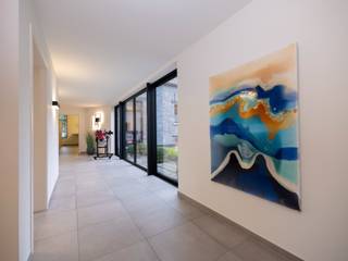 Instapklaar kantoorgebouw voorzien van alle comfort.Het kantoorgebouw beschikt over een privatieve parkeergelegenheid achteraan het gebouw.De ruime...