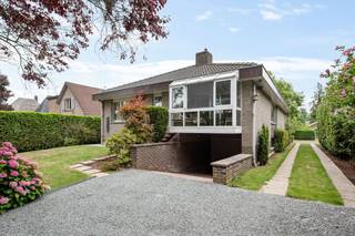 Op zoek naar een ruime (222m²), lichtrijke woning op een absolute toplocatie?Deze instapklare laagbouwwoning in het hart van De Sterre combineert...