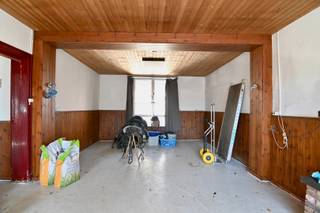 Achter een charmante en knappe voorgevel schuilt een woning boordevol potentieel. Gelegen te Waasmont, Kabinestraat 1, op een perceel van 6a...