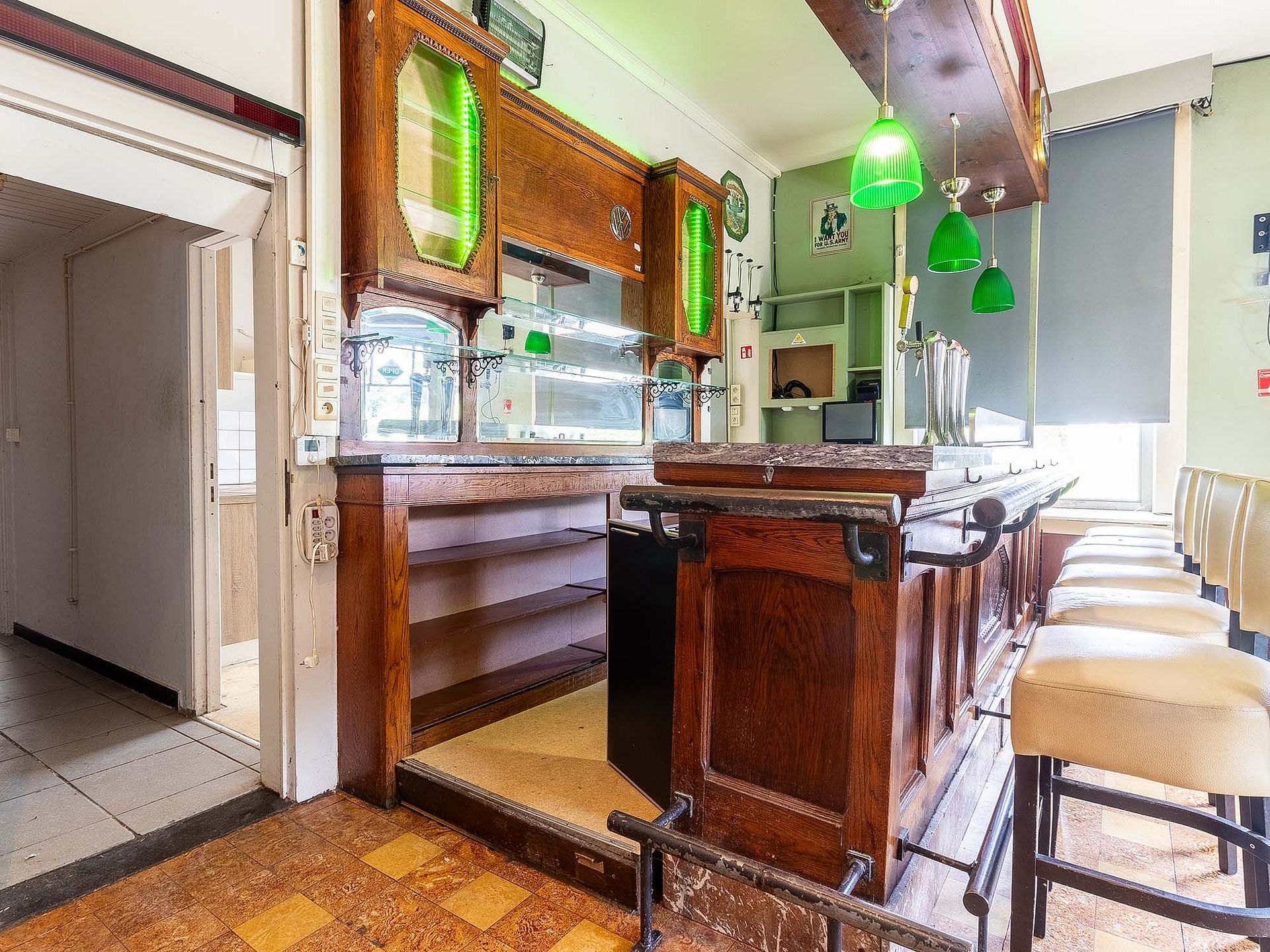 Café met woonst en sterke zichtbaarheid op hoekligging - foto 3