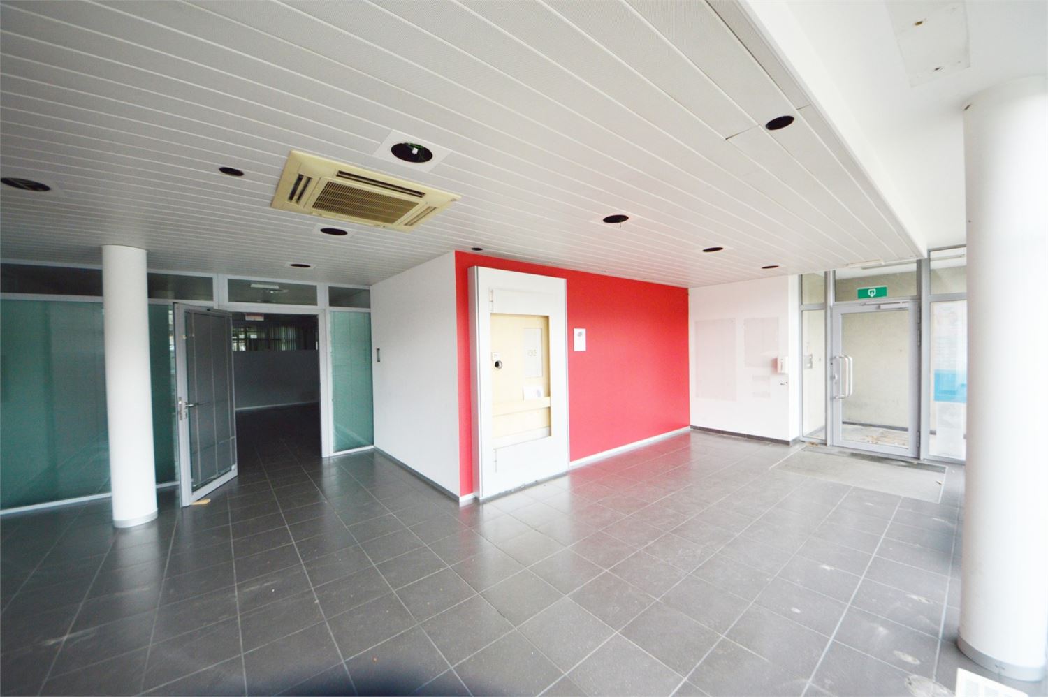 MODERN COMMERCIEEL GELIJKVLOERS 400 M2 OPTIONELE PARKING - foto 4