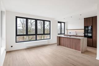 In een kleinschalig appartementsgebouw in de expowijk nabij Antwerpen centrum vinden we  dit 2 slaapkamer appartement met bewoonbare oppervlakte...