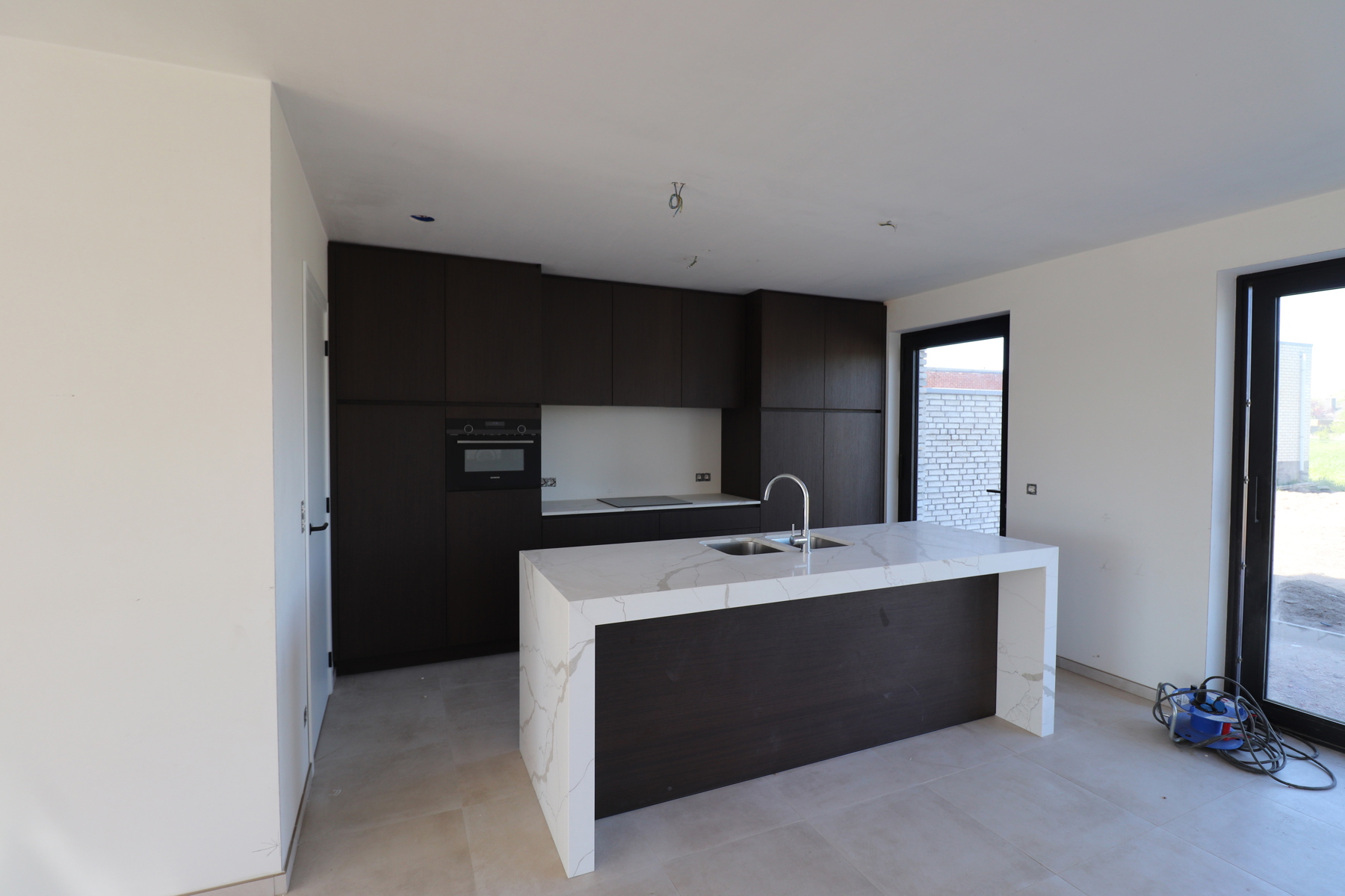 Energiezuinige nieuwbouwwoning met 4 slaapkamers, terras tuin en carport. - foto 4