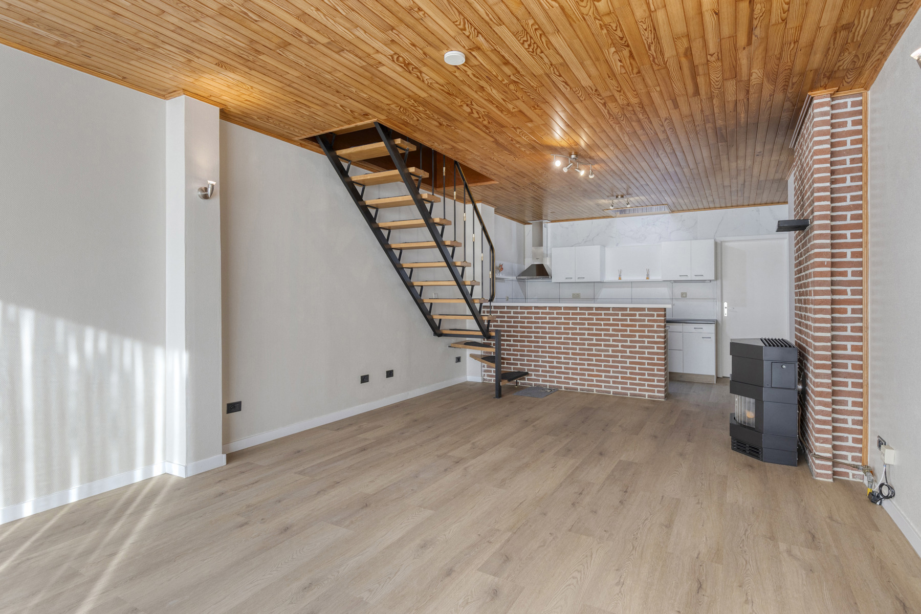 Recent gerenoveerde rijwoning met 2 slaapkamers - WETTEREN - foto 4