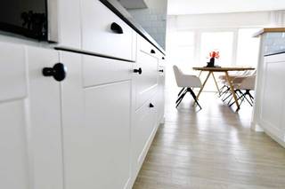 Het betreft een appartement op de eerste verdieping (geen lift aanwezig)Het appartement heeft 2 slaapkamers, een terras vooraan en een terras...