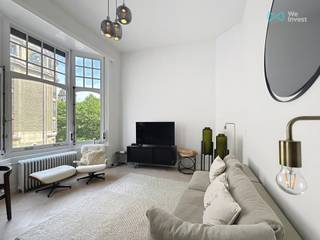 <h1>✨ Appartement te koop – Dansaertwijk – Centrum Brussel ✨</h1>
<p>📍 <strong>Antoine Dansaertstraat, 1000 Brussel</strong> – Uitzonderlijk uitzicht op de Oude Graanmarkt</p>
<p>Ontdek dit <strong>unieke appartement te koop in Brussel</strong>, gelegen in de prestigieuze en trendy <strong>Dansaertwijk</strong>, hartje historische binnenstad. Dit appartement combineert de <strong>authenticiteit van een geklasseerd gebouw</strong> met het <strong>comfort van een moderne renovatie</strong> (2019-2020).</p>
<h2>🏡 Beschrijving</h2>
<ul>
<li>
<p>Ruim en licht appartement – ideaal voor eigen gebruik of investering</p>
</li>
<li>
<p>Grote leefruimte met <strong>hoge plafonds</strong>, originele glas-in-lood ramen en massief parket</p>
</li>
<li>
<p>Prachtig uitzicht op de <strong>Oude Graanmarkt</strong></p>
</li>
<li>
<p>Momenteel ingericht als 1 slaapkamer, officieel erkend als <strong>2 slaapkamers (plannen beschikbaar)</strong></p>
</li>
<li>
<p>Zeer lage lasten: slechts <strong>€35/maand</strong></p>
</li>
</ul>
<h2>🔹 Renovaties & comfort</h2>
<ul>
<li>
<p><strong>Volledig vernieuwd dak</strong></p>
</li>
<li>
<p><strong>Ingerichte keuken</strong> met kookeiland</p>
</li>
<li>
<p><strong>Moderne badkamer</strong></p>
</li>
<li>
<p><strong>Dubbele beglazing</strong> achteraan</p>
</li>
<li>
<p>Inbouwkasten op maat (Camber)</p>
</li>
<li>
<p>Stijlvolle stalen binnendeur</p>
</li>
</ul>
<h2>💰 Investering & rendement</h2>
<p>Momenteel verhuurd als <strong>kortetermijnverhuur</strong> met een <strong>huurinkomen van €3.500 à €4.000/maand</strong>.<br />👉 <strong>Unieke investeringskans in Brussel</strong> voor wie op zoek is naar een <strong>hoogwaardig, rendabel en karaktervol vastgoed</strong>.</p>
<h2>✅ Locatie</h2>
<ul>
<li>
<p>Dansaertwijk, vlakbij kanaal en stadscentrum</p>
</li>
<li>
<p>Op wandelafstand van winkels, restaurants, bars en galerijen</p>
</li>
<li>
<p>Uitstekende verbinding met metro, tram en bus</p>
</li>
<li>
<p>Populaire en dynamische buurt</p>
</li>
</ul>
<hr />📞 Info & bezoeken :<br />Olivier Halleux – We Invest Brussel-Europa<br />✉️ olivier.halleux@weinvest.be<br />📱 +32 486 688 625<br />🌐 Ontdek meer panden: www.weinvest.be