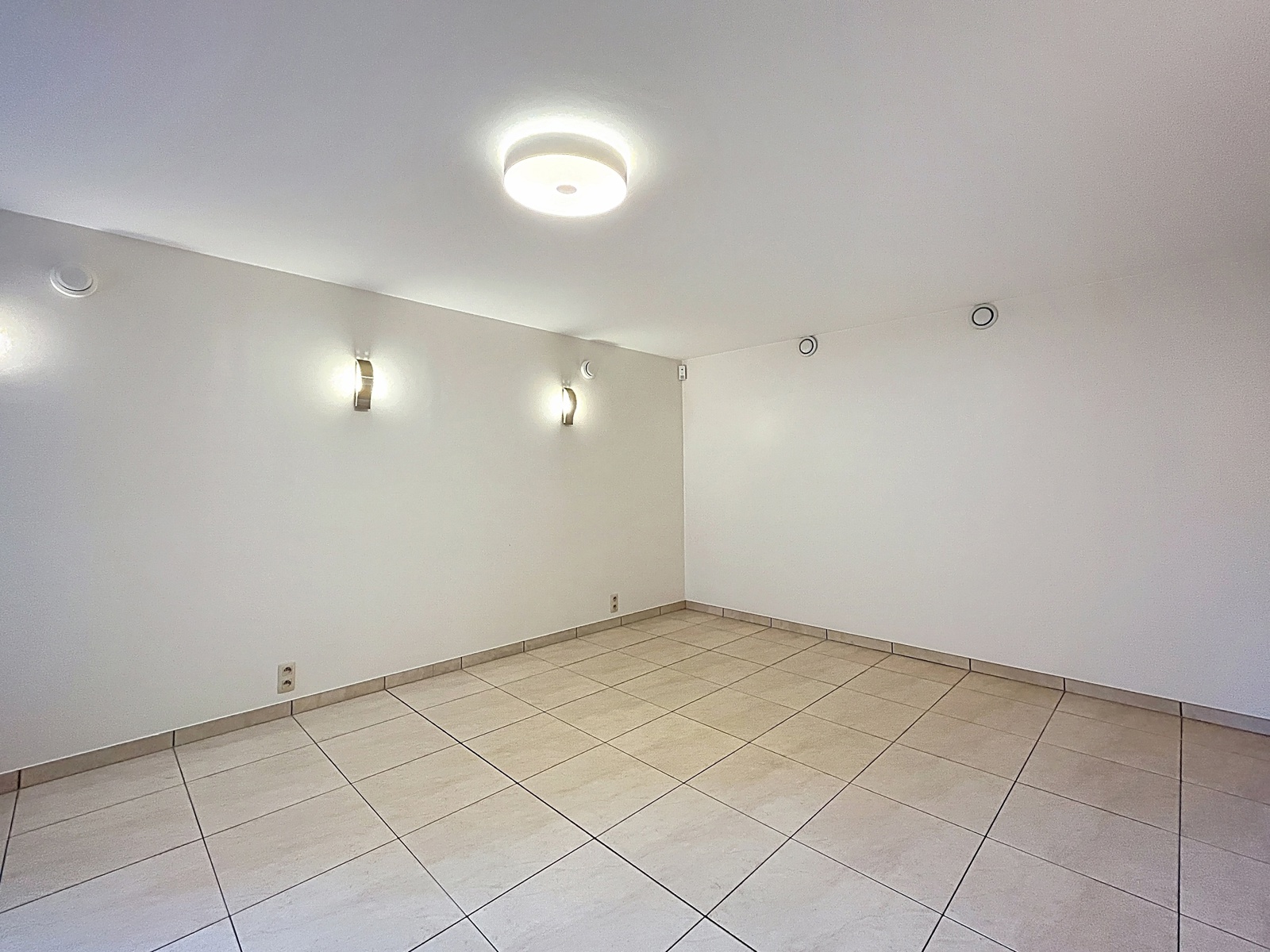 Commercial for rent in Berchem-Sainte-Agathe - photo 4