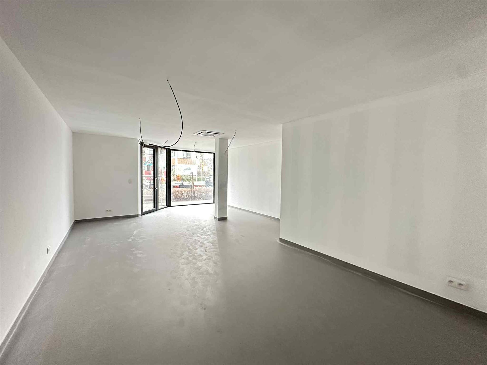 Handelspand op centrale locatie met parkeergelegenheid. - foto 1