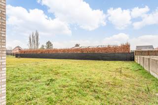 Matexi bouwt aan de gloednieuwe woonbuurt 'Scharent' met 14 open nieuwbouwwoningen langsheen een buurttuin. Elke woning beschikt over 3 slaapkamers en een eigen tuin. Zo heb jij alle (groene) ruimte om te genieten van het leven. <br /><br /><strong>Lot 02 </strong>is een vrijstaande woning op een ruim perceel (497 m²), inclusief carport.<br /><br />De ruime woningen beschikken over voldoende opbergruimtes om gerief in kwijt te geraken. Daarnaast wordt er ruimte voor een bureau voorzien. Ideaal voor wie af en toe eens telewerkt! Nood aan een extra atelierruimte, slaapkamer of iets anders? In de optioneel inrichtbare zolder worden je dromen werkelijkheid. Interesse? Neem snel contact op voor alle gedetailleerde info.