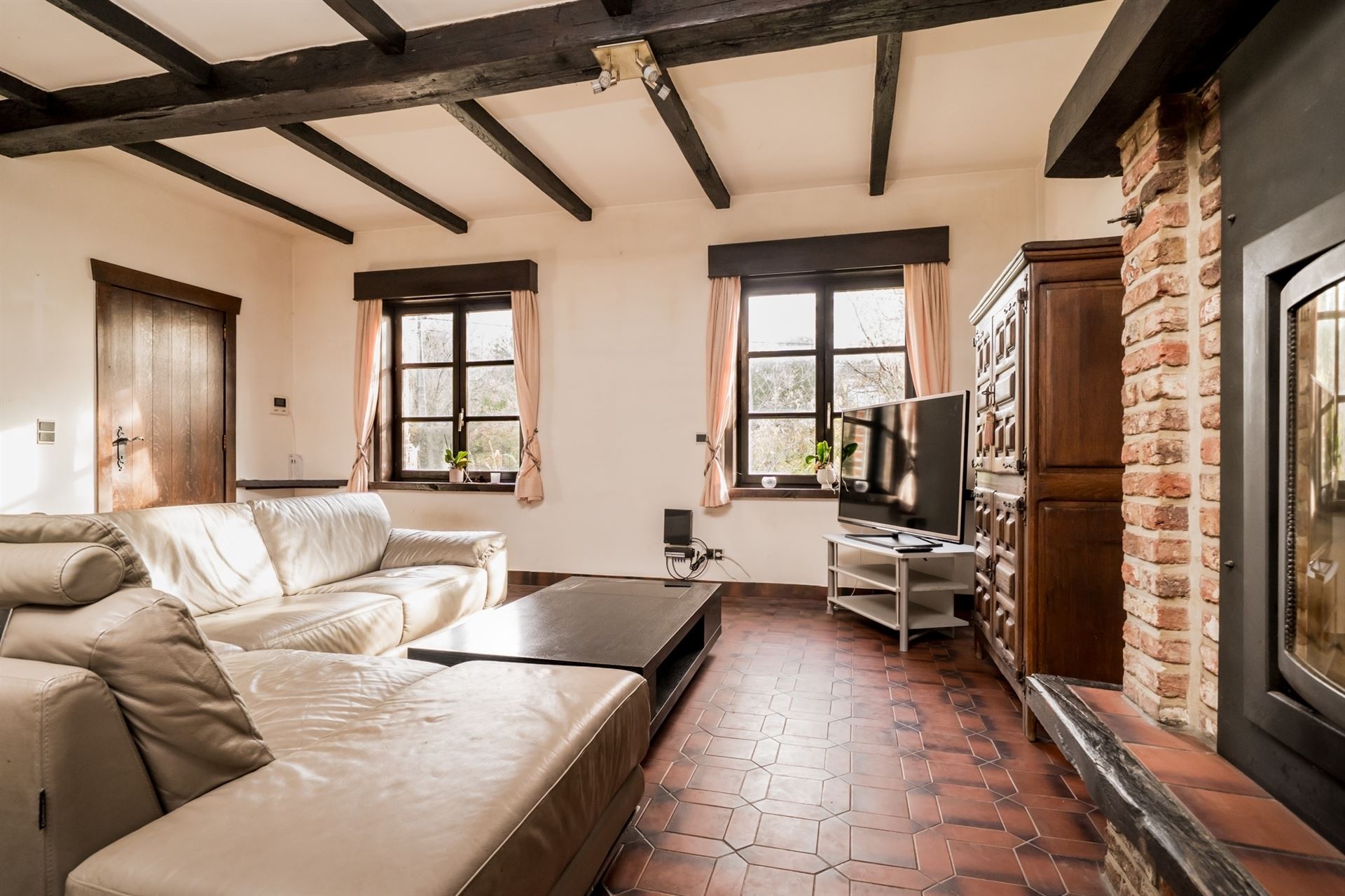 Te renoveren woning met grote tuin en eigen bos in rustig Bonheiden. - foto 4