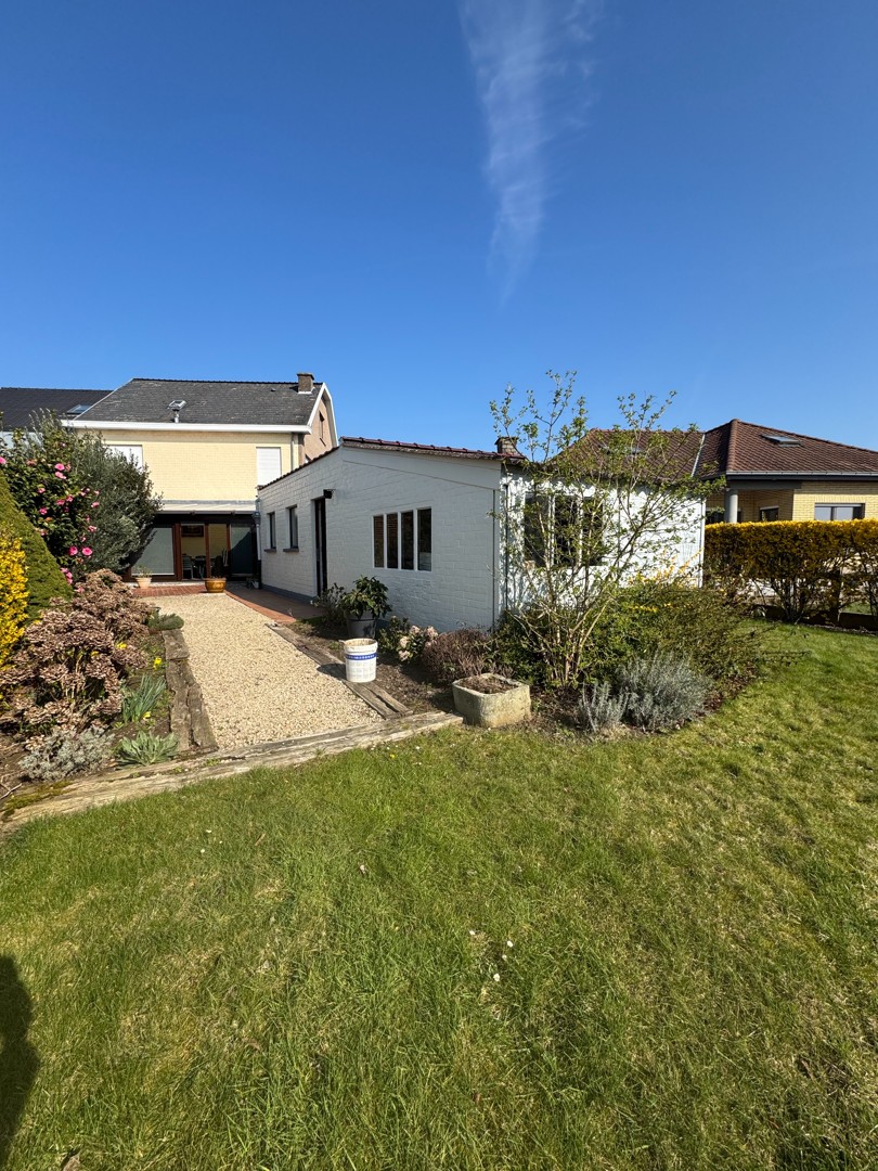 Woning met 4 slaapkamers en grote tuin - foto 2