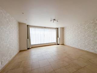 Appartement in het centrum van Veurne met 3 slaapkamers.Ruime living met veel lichtinval - een open ingerichte keuken met zicht op het terras - apart...