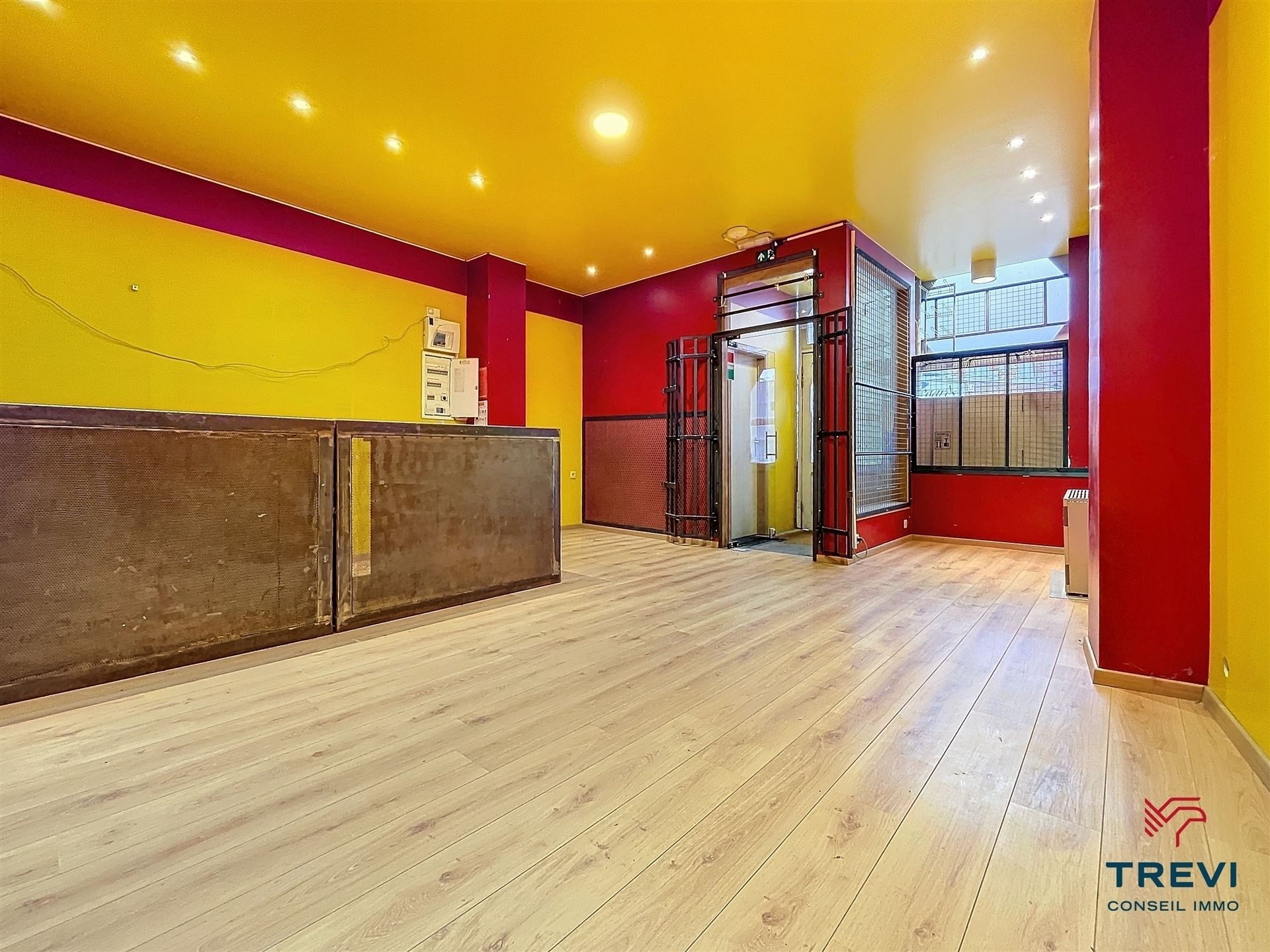 SOUS OPTION Jolie maison de commerce au centre ville - photo 4