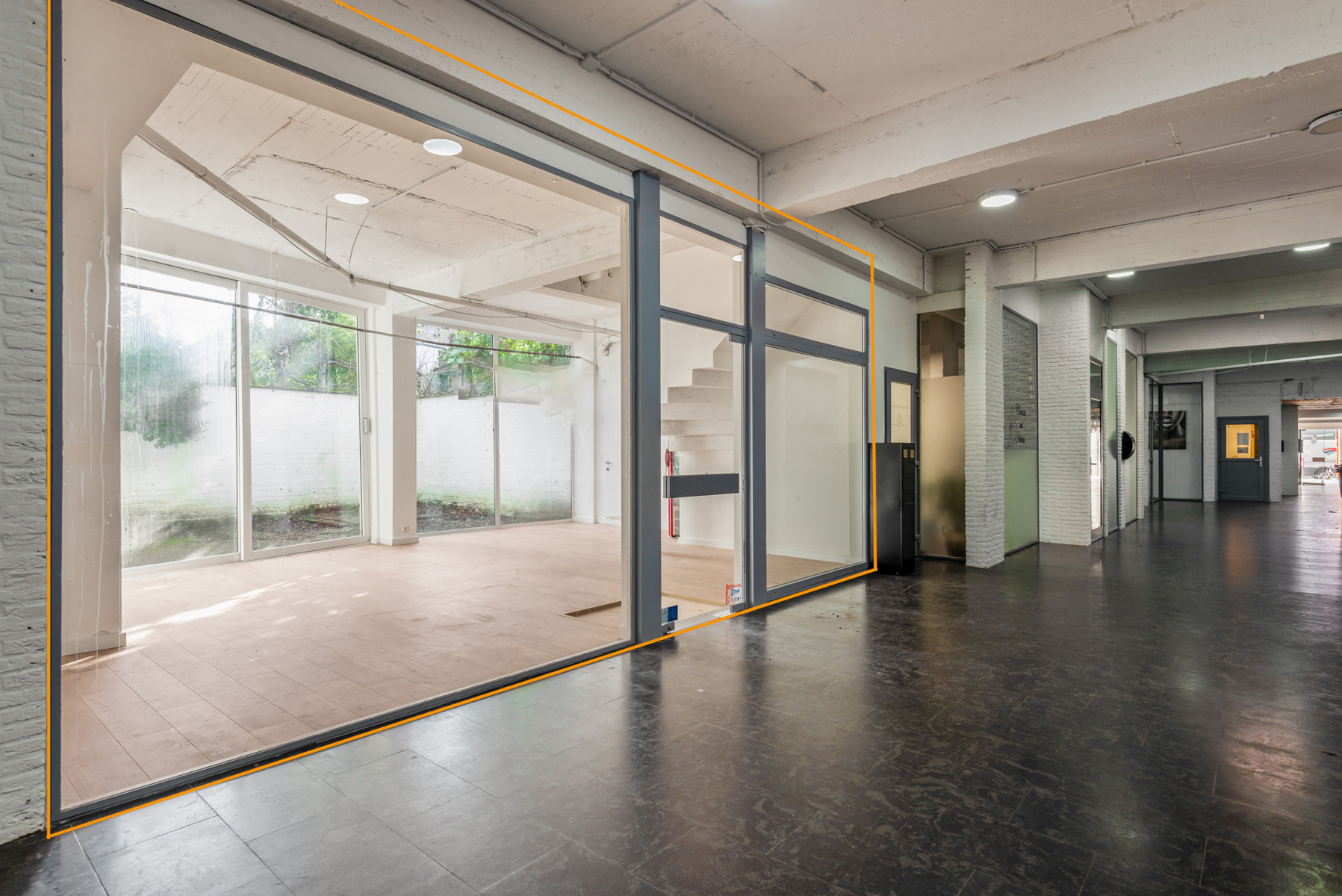 Commercial for rent in Mortsel - photo 1