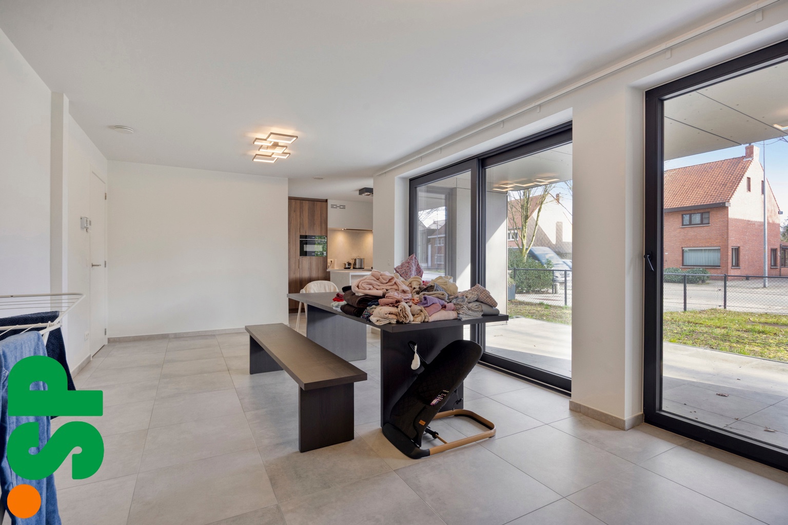 Volledig afwerkt gelijkvloers appartement met tuintje. - foto 3