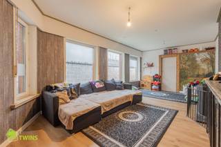 Charmante gezinswoning met garage en stadstuin in hartje Dendermonde Deze centraal gelegen woning biedt een unieke mix van ruimte, potentieel en...