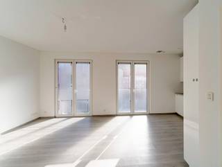 Welkom in dit 1-slaapkamerappartement hartje Merksem.U komt binnen in de woonkamer met een open keuken. In de ruime woonkamer kan u genieten van zeer...