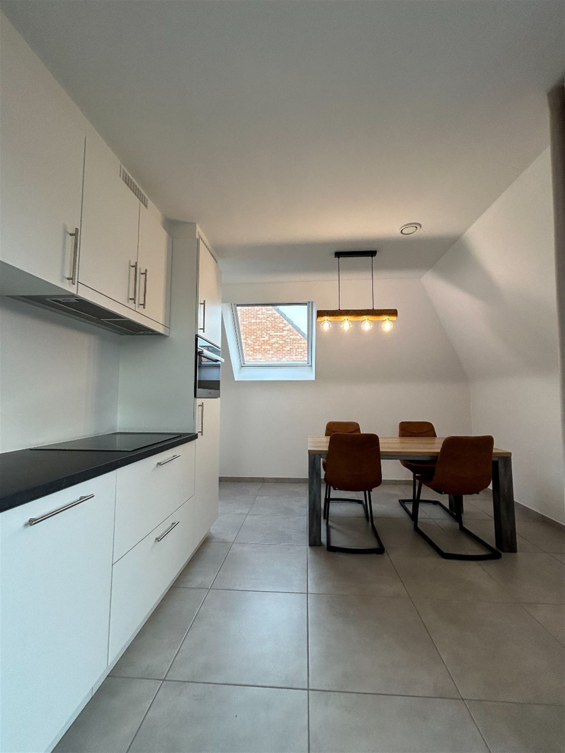 Instapklaar duplexappartement met 1 slpk en autostaanplaats! - foto 5
