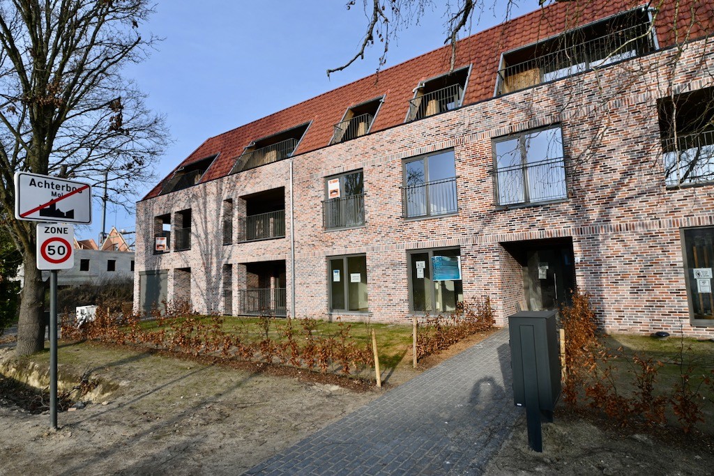 Ruim appartement op de eerste verdieping met 2 slaapkamers ! - foto 2