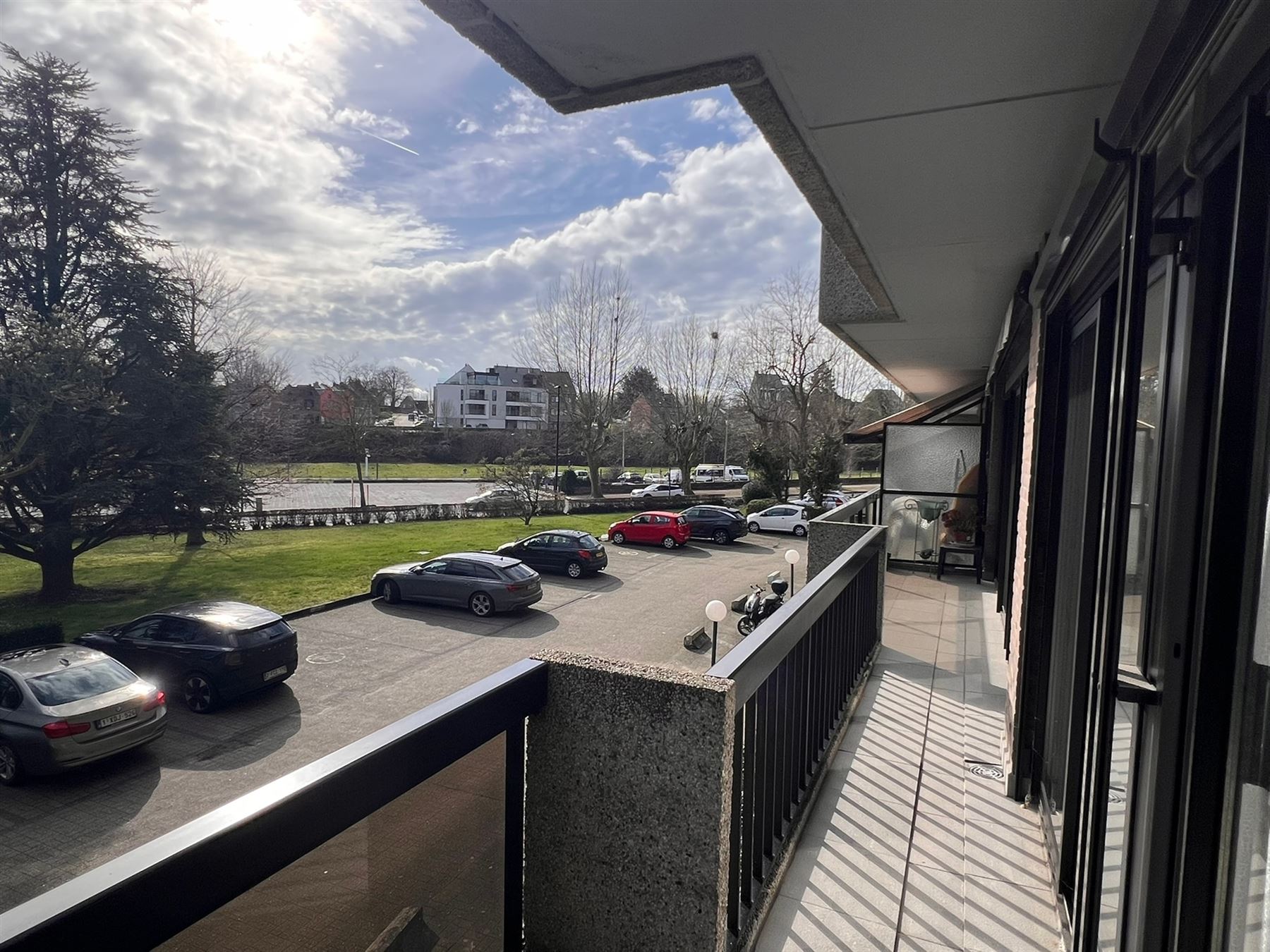 Appartement de 2 chambres bien entretenu avec place de parking - photo 3