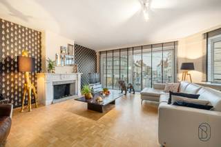 Instapklaar ruim appartement met 4 slaapkamers en uitzonderlijk terras van 63 m² pal in het centrum van Ronse, in de winkelstraat en op...