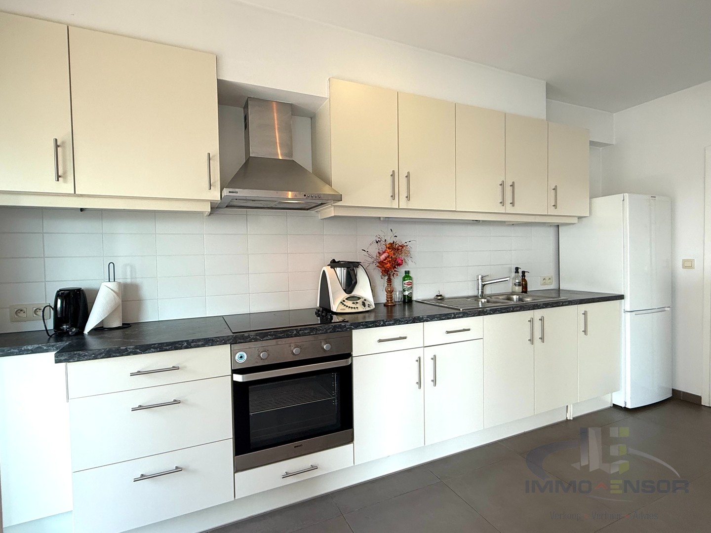 Stijlvol gerenoveerd appartement met 2 slaapkamers en 2 terrassen - foto 4
