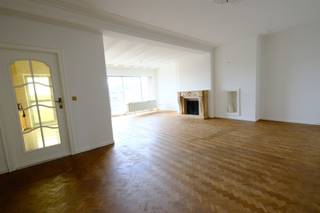 Ruim appartement in centrum Hasselt met 3 slaapkamers, garage en terras met uitzicht op de kanaalkomDit ruim appartement met 125m² is gelegen op de...