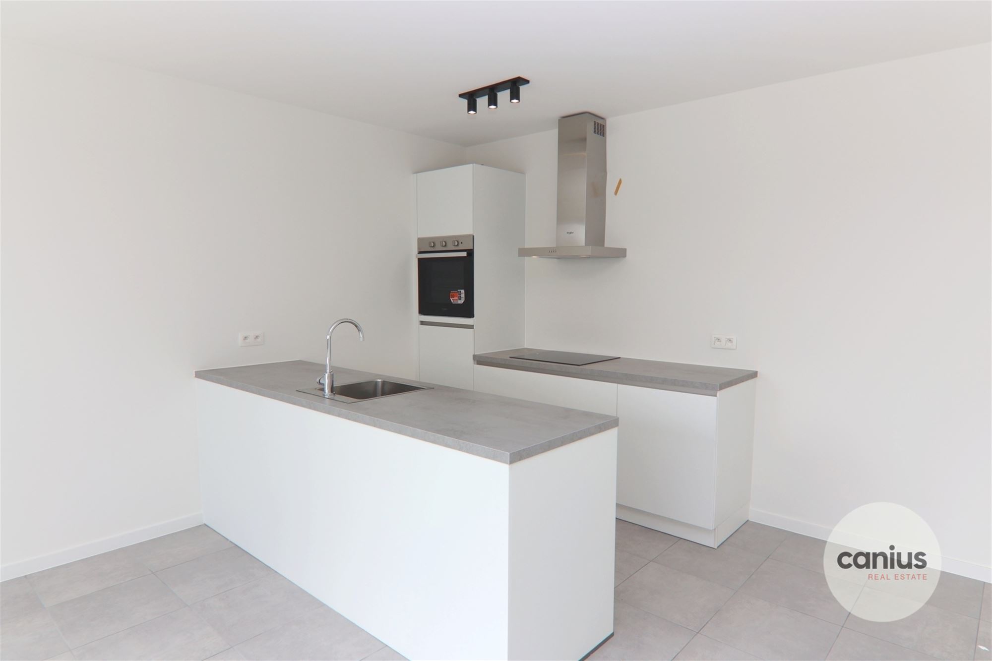 GESCHILDERDE PENTHOUSE IN HARTJE HASSELT MET 2 SLKS + 2 TERRASSEN &amp; PARKING - foto 5