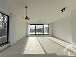 PRACHTIG NIEUWBOUW APPARTEMENT! Dit nieuwbouwappartement op de 2de verdieping, bereikbaar met de lift, combineert comfort, ruimte en moderne...