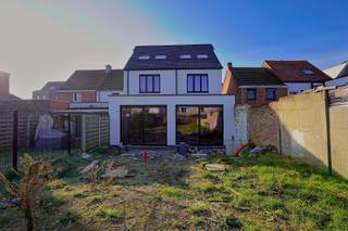 Wenst u rustig te wonen maar alsnog op wandelafstand van zowat alles wat een gezin nodig heeft? Dan is deze energiezuinige (E30) cascowoning uw...