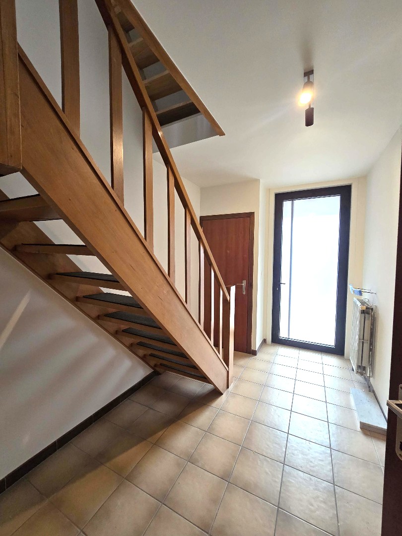 VERNIEUWDE BEL-ÉTAGE met INPANDIGE GARAGE & ACHTERTUIN: - foto 3