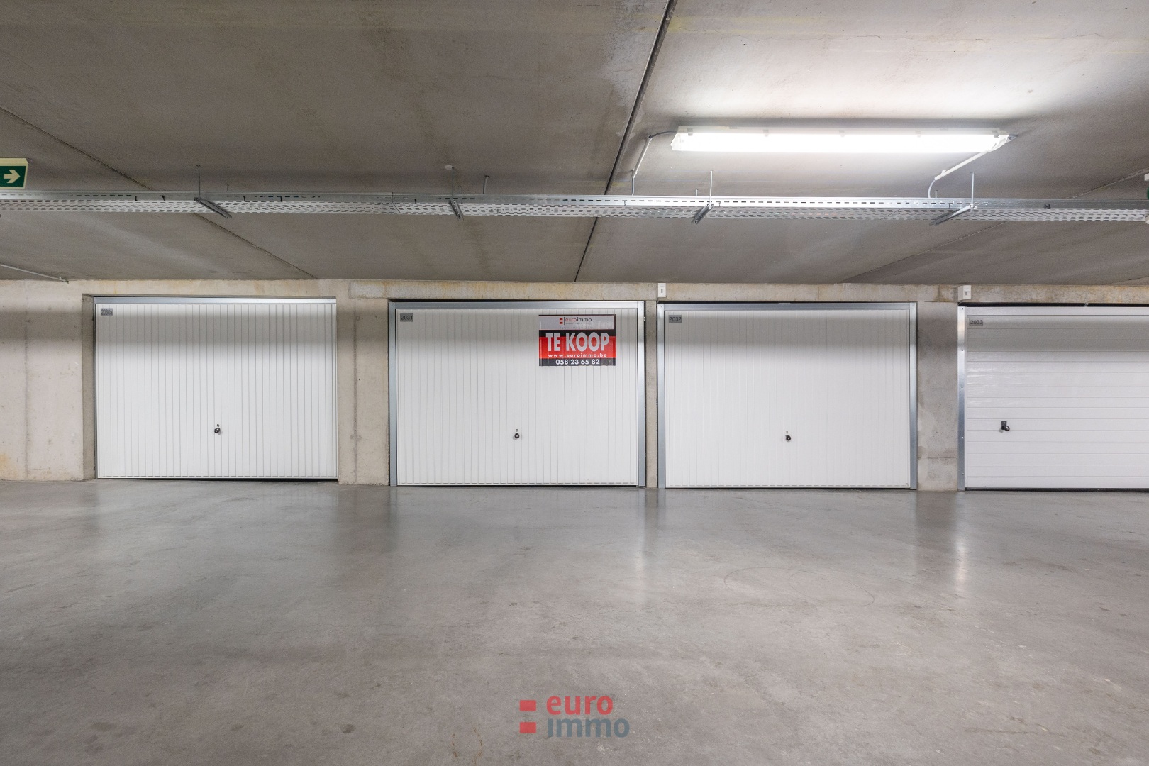Garage fermé à clé situé près du centre culturel. - photo 5