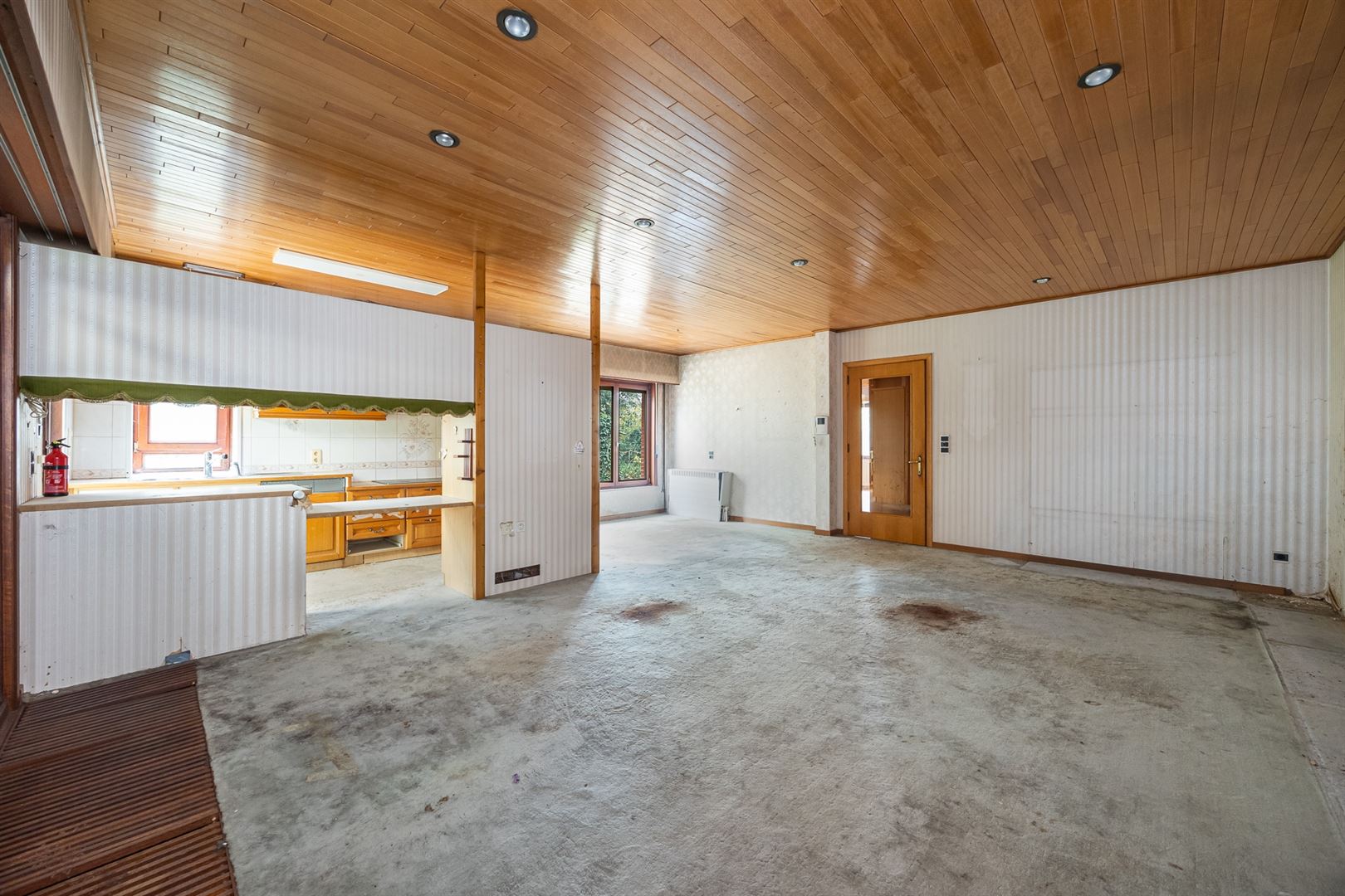 To be renovated semi-detached house on 751m² with garage - photo 4