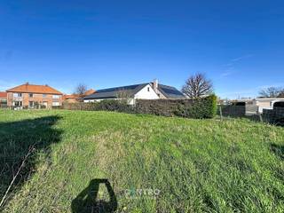 ZUIDgericht perceel bouwgrond ZONDER bouwverplichting te Lissewege!<br /><br /><u><strong>Bijzonderheden:</strong></u><br />- ZUIDgericht!<br />- Geen bouwverplichting.<br />- Waardevaste belegging.<br />- 598m2.<br />- Mogelijkheid om grond MET afgewerkte nieuwbouwwoning er op aan te kopen!<br /><br />Rustig gelegen perceel grond, doch in de nabijheid van winkels, scholen en het openbaar vervoer! Aarzel zeker niet om ons te contacteren voor verdere info: 050/70.01.02 - info@centro.be.