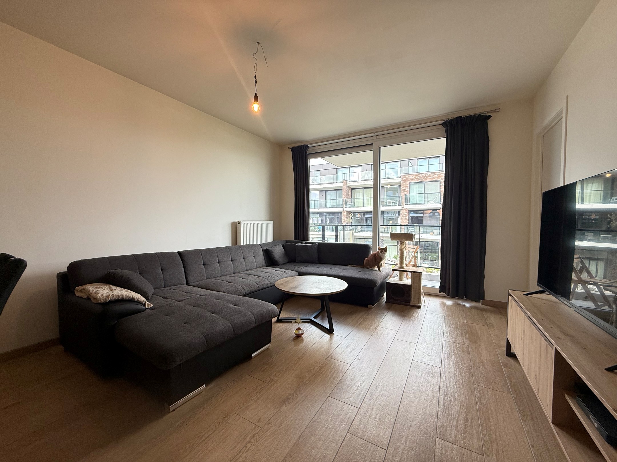 Één-slaapkamerappartement met autostaanplaats in Aalter. - foto 2