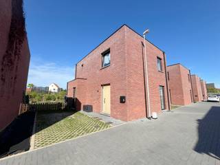 MODERN HOUSE WITH 3 BEDROOMS IN A QUIET AREA Overhof is an exceptional residential project in rural Hoepertingen, a borough of the city of...