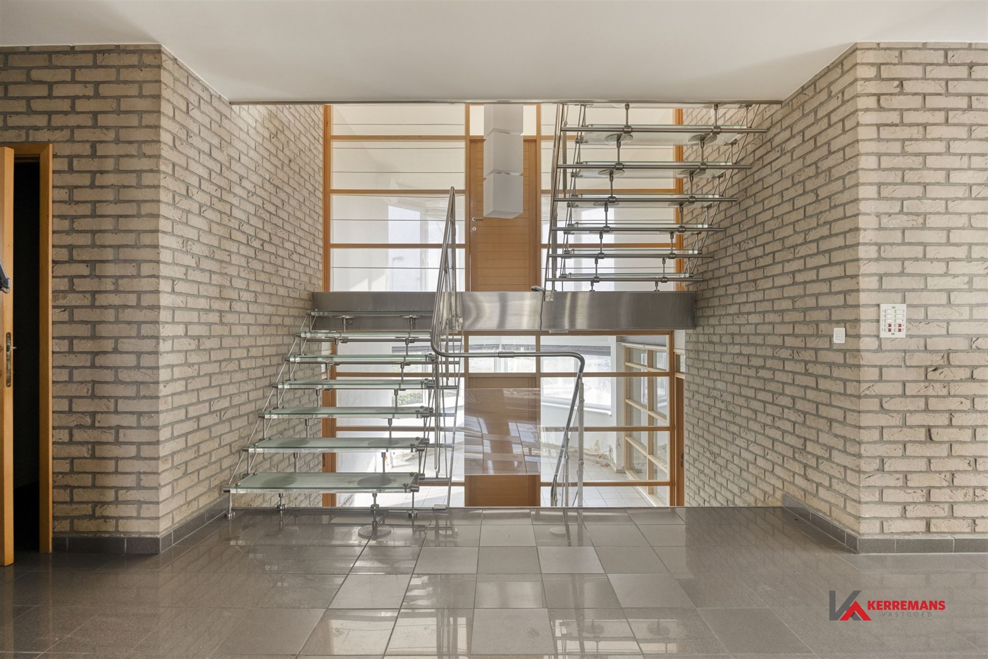 Kantoorgebouw. - foto 2