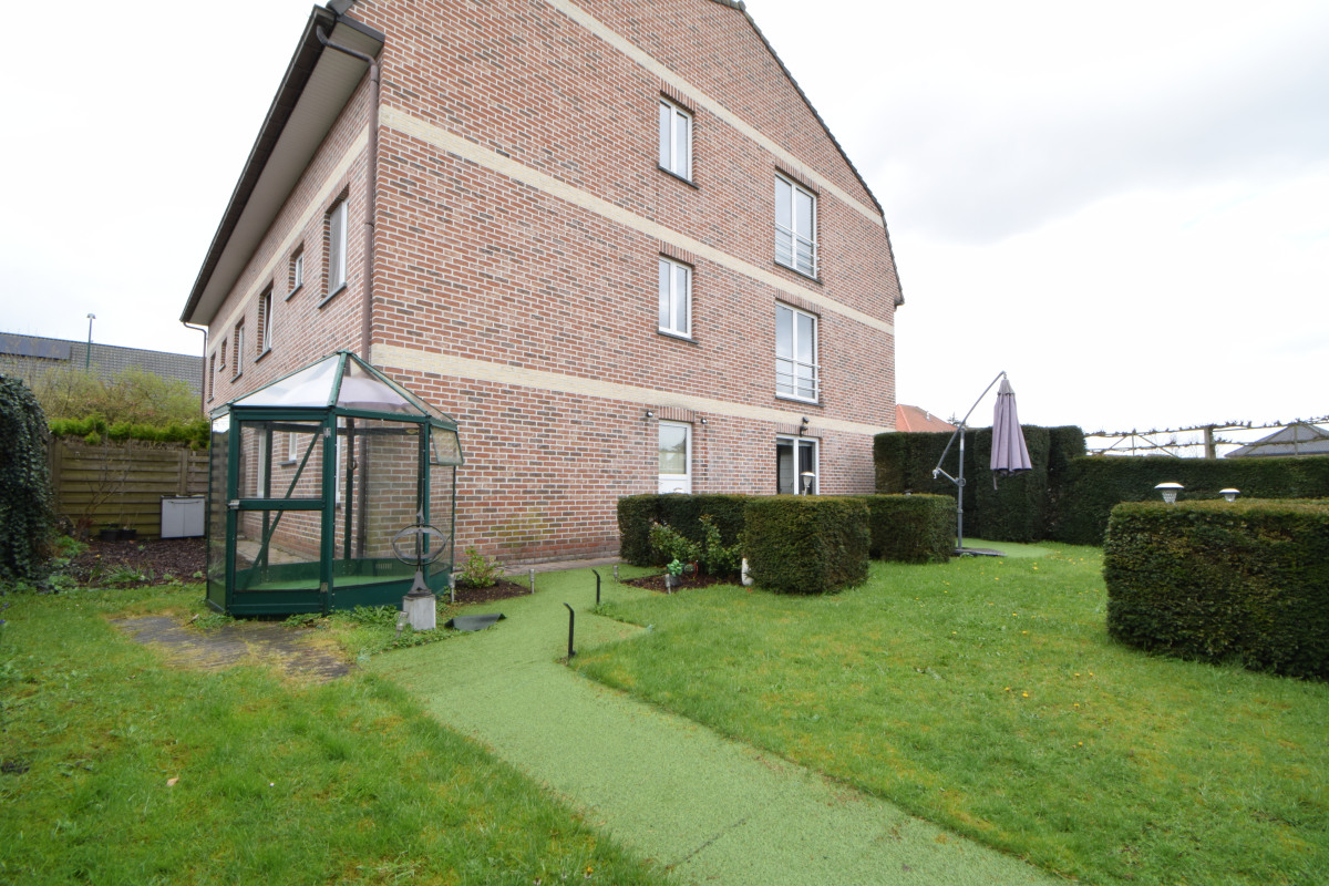 Gelijkvloers appartement met 2 slaapkamers met tuin en garage.  - foto 2