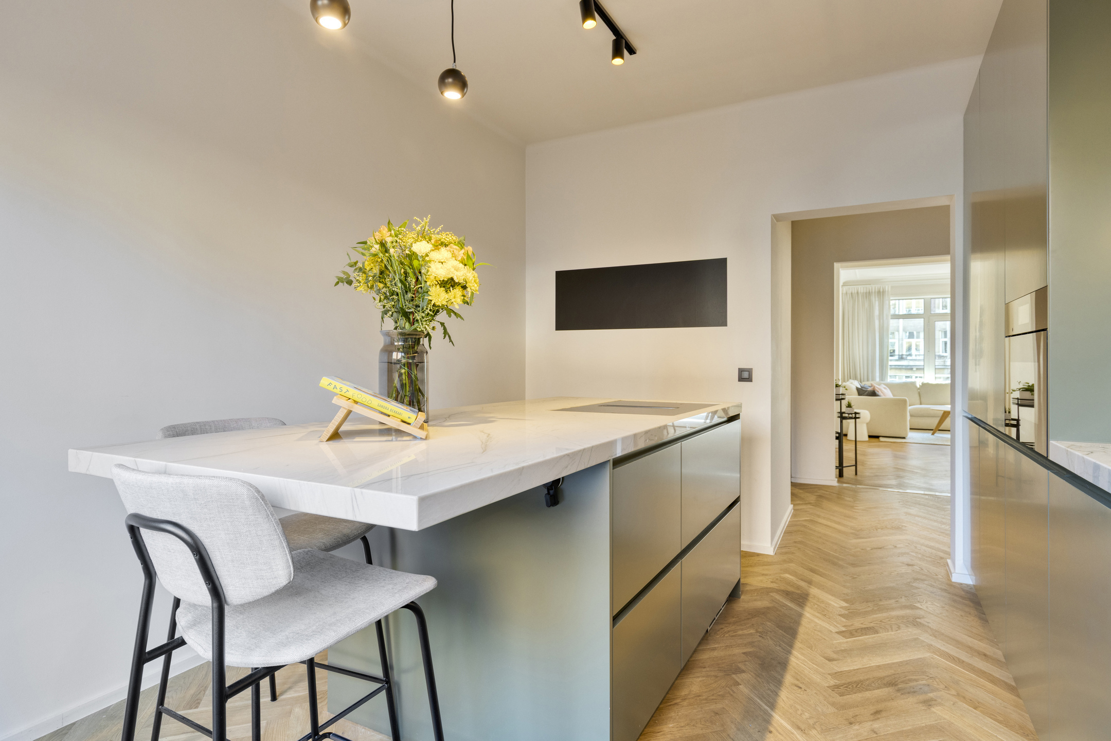 Gerenoveerd appartement met riant terras nabij Harmonie. - foto 3