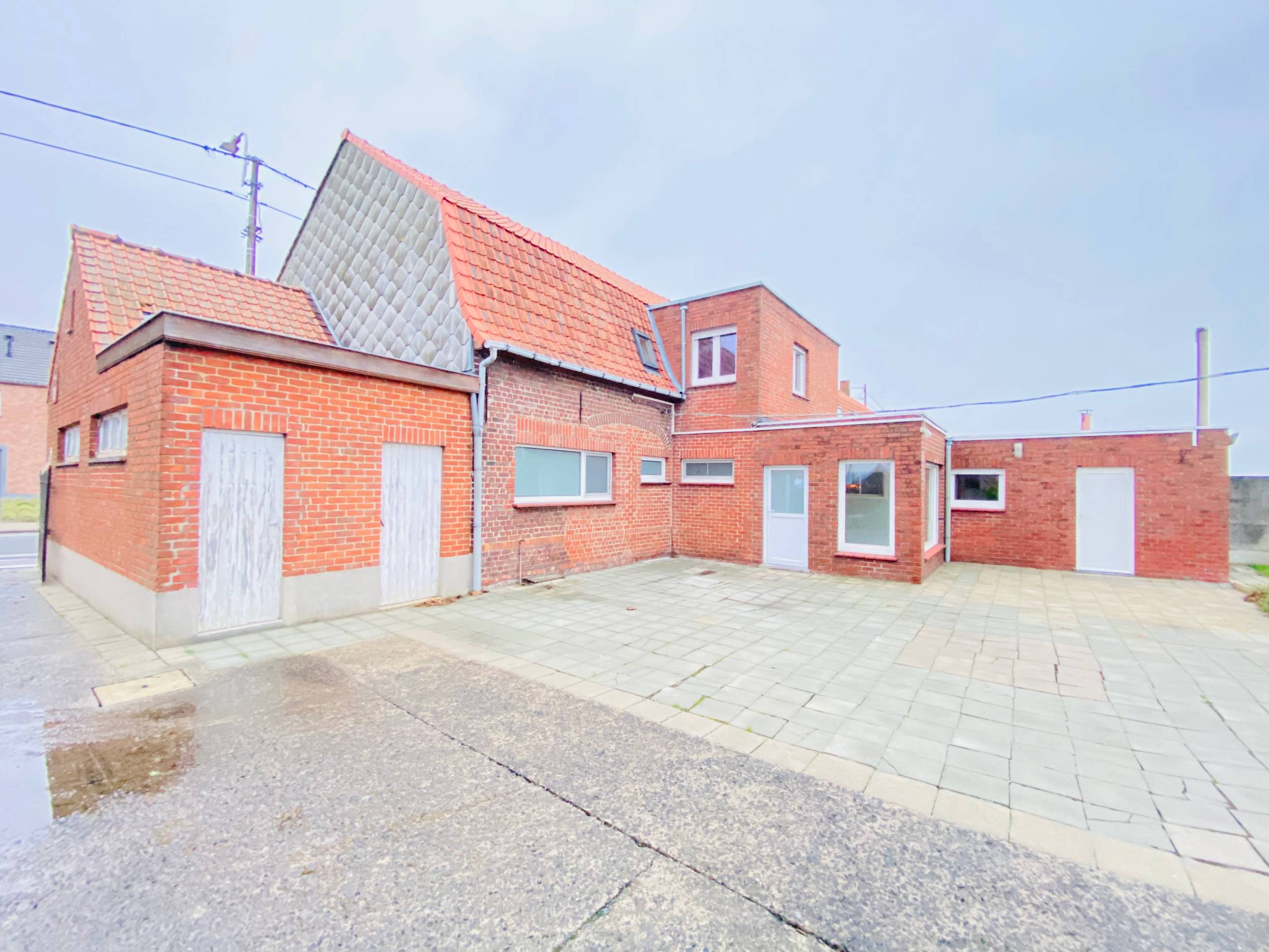 Langemark - Ruime woning met 5 garages en loods 100m² - foto 3