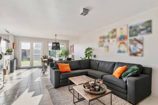 Dit ruime en gelijkvloerse appartement met 3 slaapkamers en een eigen zonovergoten zuidgerichte tuin met terras, is op een boogscheut gelegen van...