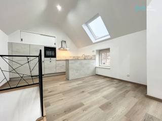 AANVRAAG GEACCEPTEERD, HUURCONTRACT WORDT OPGESTELD!Ontdek dit moderne studio-appartement in Mellery, dat hedendaags comfort combineert met dorpse...