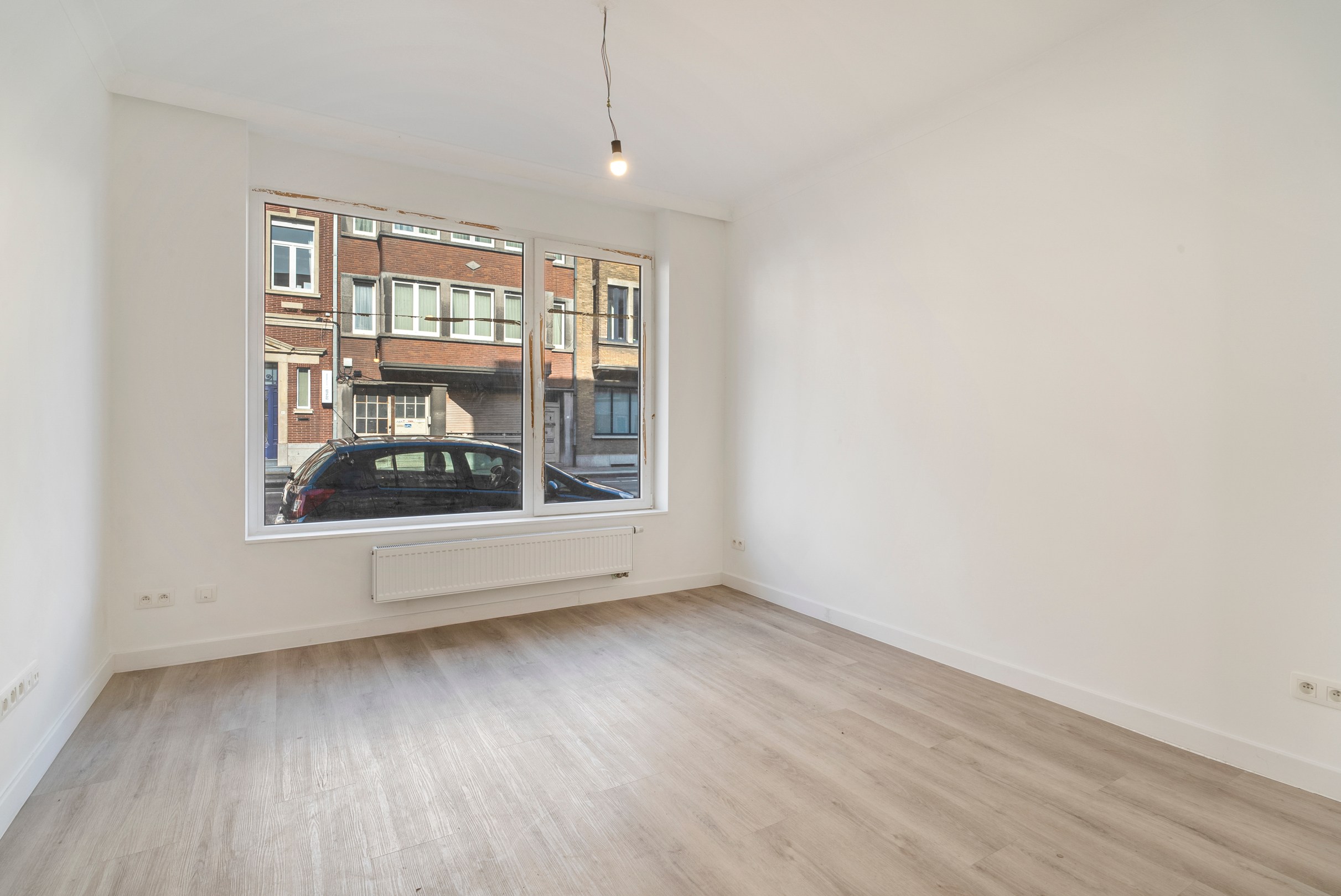 Net gerenoveerde woning met loods nabij centrum Kortrijk - foto 5