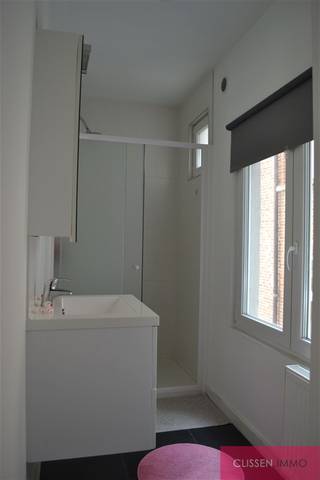 Gerenoveerd appartement op centrale ligging.**Meer info/bezoek? MAIL VV@clissenimmo.be**Dit recent gerenoveerd appartement is instapklaar en beschikt...