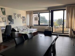 Op een schitterende locatie aan de Mechelsevest vind je dit ruim duplexappartement met 2 slaapkamers en een adembenemend uitzicht over de stad...