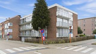 Immo3000 heeft een zeer gunstig gelegen 3 slaapkamer appartement te koop inclusief een garage met plaats voor twee wagens en een berging in de...