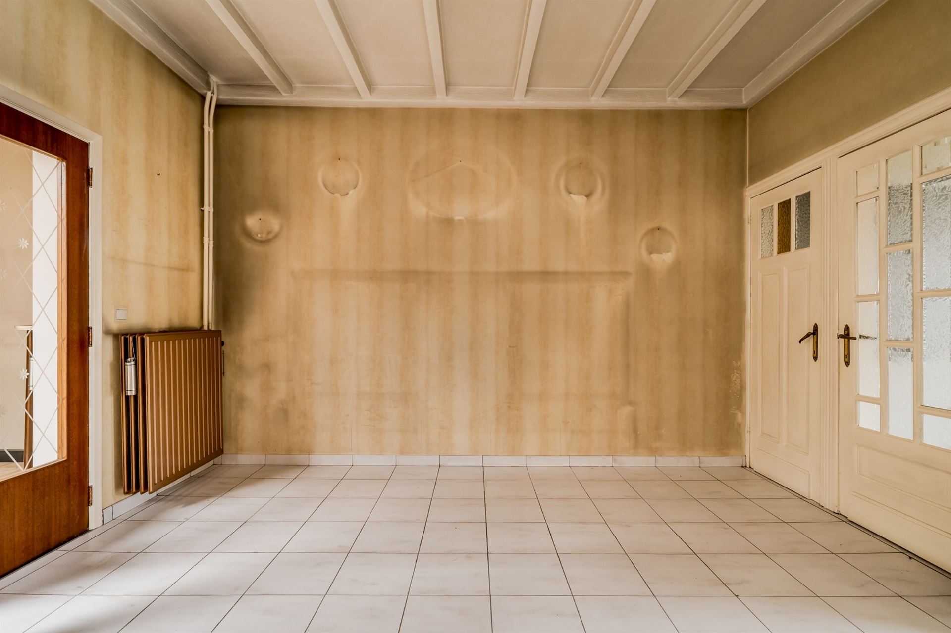 Te renoveren gezinswoning met veel opslagruimte! - foto 4